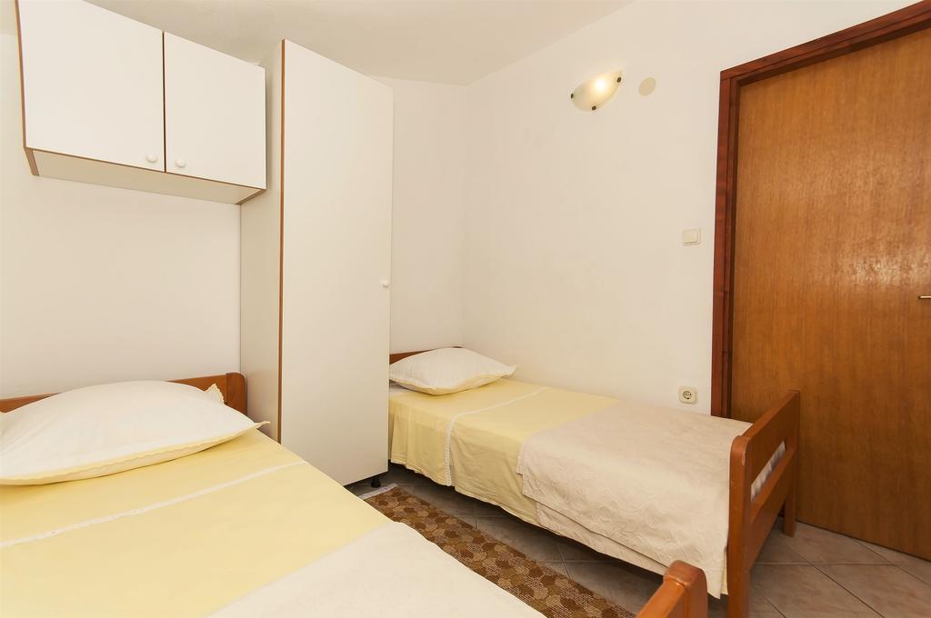Apartments Luca 罗戈兹尼察 外观 照片