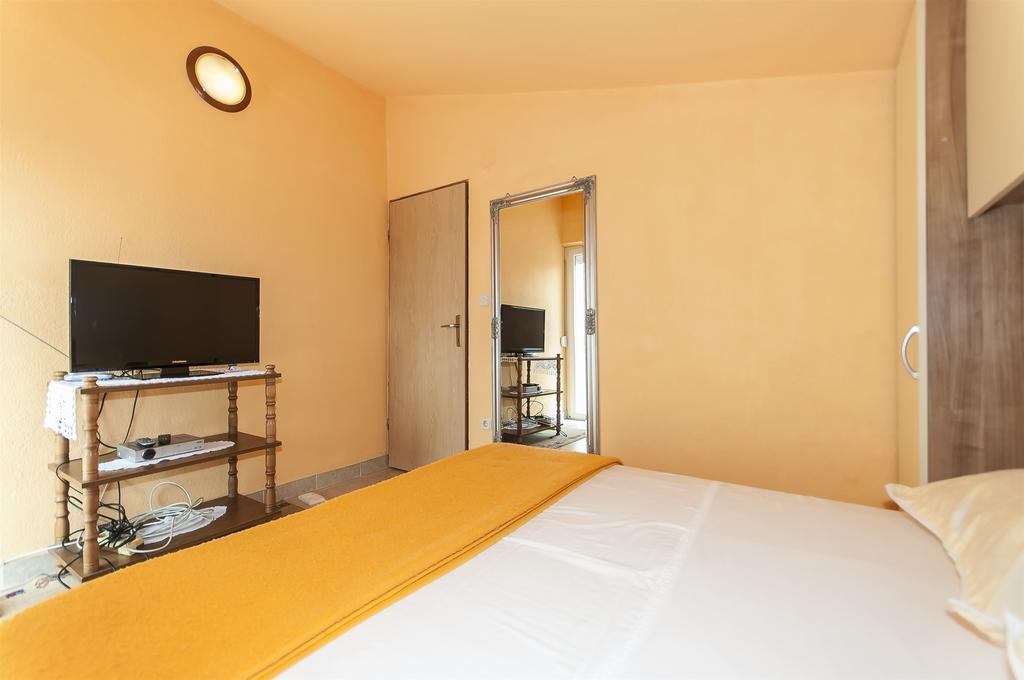Apartments Luca 罗戈兹尼察 外观 照片